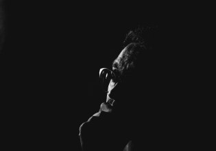 «Στα τάρταρα» η εμπιστοσύνη των Ελλήνων στους θεσμούς  – Τι γίνεται στην υπόλοιπη ΕΕ