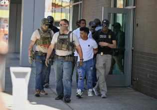 ΗΠΑ: Οι συμφωνίες απέλασης μεταναστών σε τρίτες χώρες κοστίζουν πολλά εκατομμύρια στους φορολογούμενους, καταγγέλλουν οι Δημοκρατικοί