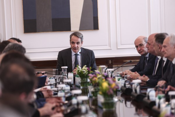 Σε εξέλιξη η συνάντηση Μητσοτάκη με κτηνοτρόφους στο Μαξίμου