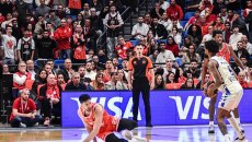 «Man down»: Ο Μοντέρο σώριασε τον «πολύ» Βασίλιε Μίτσιτς στο παρκέ και τα social media… γλεντούν (vid)