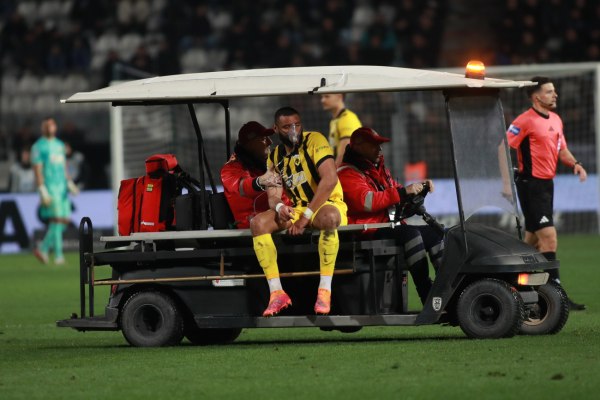 ΠΑΟΚ – ΑΕΚ: Τραυματίστηκαν και αντικαταστάθηκαν οι Μεϊτέ και Μουκουντί