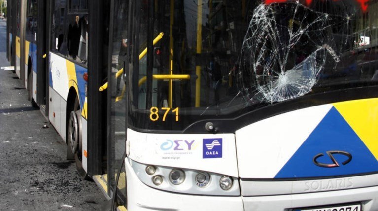 Πόρτο Ράφτη: Συνελήφθησαν τρεις ανήλικοι που πέταξαν πέτρες σε αστικό λεωφορείο