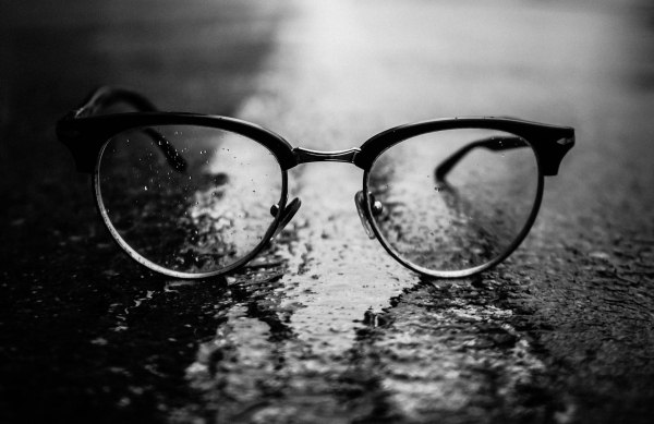 Yuvezzi: Πρωτοποριακό κολλύριο υπόσχεται λύση στην πρεσβυωπία – Έλαβε έγκριση από την FDA