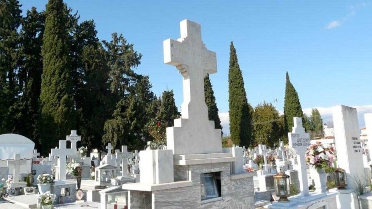 Καβάλα: Εκταφή 150 σορών – Δεν ολοκληρώθηκε η αποσύνθεσή τους λόγω Covid 19