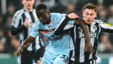 Νιούκαστλ – Μπρέντφορντ 2-3: «Ζωντανές» για Ευρώπη, με γκολ στο 85′ οι «Μέλισσες»!