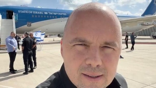 Ισραήλ: Αποβίβασαν δημοσιογράφο από το αεροσκάφος του Νετανιάχου για «να ελέγξουν τις επαφές του»