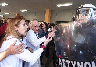 Κόντρες στη Βουλή για τα επεισόδια στη Νίκαια: «Ο Γεωργιάδης θέλει να κάνει στημένες φιέστες με τις δυνάμεις καταστολής»