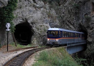 Βλάβη στον Οδοντωτό με 77 επιβάτες – Ακινητοποιήθηκε και η εφεδρική αμαξοστοιχία – Μεγάλη επιχείρηση της Πυροσβεστικής