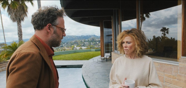 Από το Beetlejuice στο The Studio: H Κάθριν Ο’Χάρα έκανε την κωμωδία σοβαρή υπόθεση