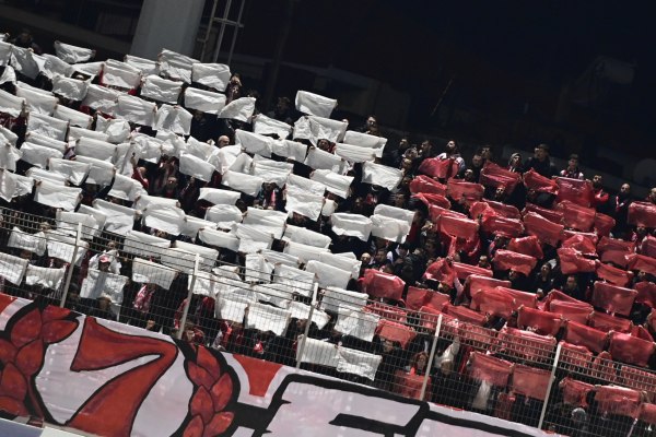 Οι 2.500 οπαδοί του Ολυμπιακού έκαναν… Πειραιά τη Λιβαδειά (pics)