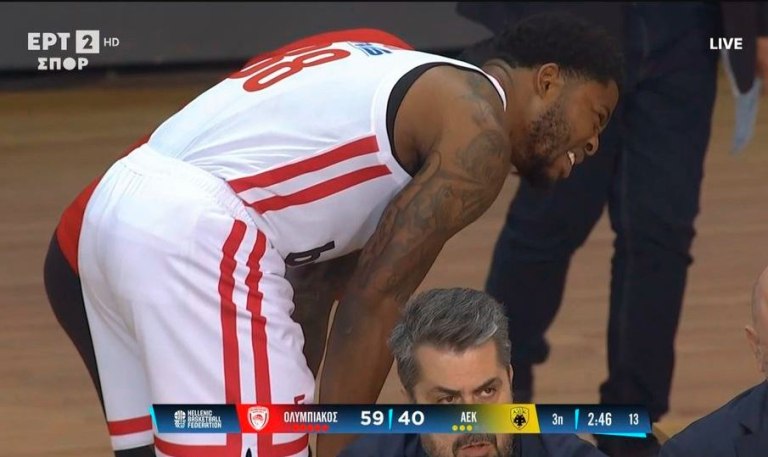 Πρόβλημα στον Ολυμπιακό: Τραυματίστηκε ο Τζόουνς (vid)
