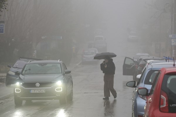 Επιμένει η κακοκαιρία και την Παρασκευή: Καταιγίδες, χαλαζοπτώσεις και ισχυροί άνεμοι