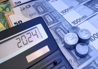 Μπλοκάκια: Πώς θα φορολογηθούν φέτος οι ελεύθεροι επαγγελματίες