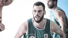 Διπλή τραγωδία στην οικογένεια του μπασκετμπολίστα που «έφυγε» στο γήπεδο: Ο αδερφός του είχε σκοτωθεί σε τροχαίο πριν 4 χρόνια!