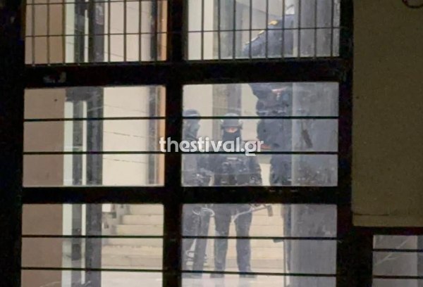 Μεγάλη αστυνομική επιχείρηση στο ΑΠΘ – Τουλάχιστον 40 προσαγωγές