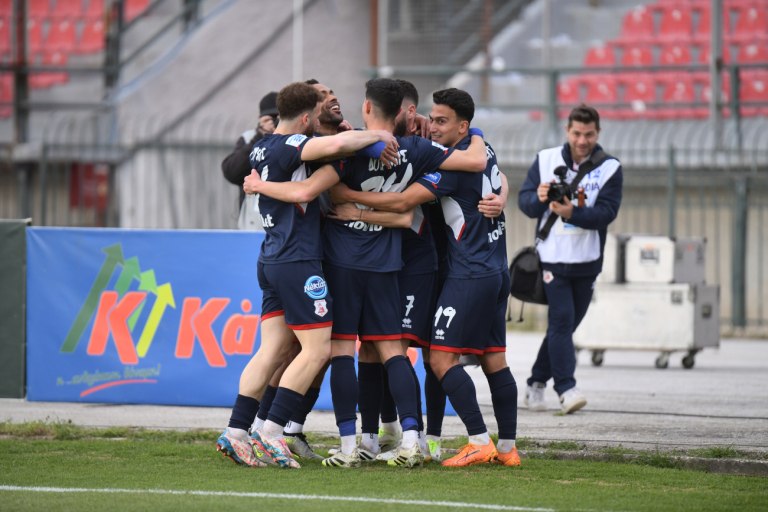 Πανσερραϊκός-Βόλος 2-1: Τρίτη νίκη των γηπεδούχων, συνεχίζεται η ελεύθερη πτώση των Θεσσαλών