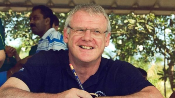 Βρετανία: Δικηγόρος έκλεψε 600.000 λίρες για πορνό, σεξ και αντίκες – Φάρμακο για το Πάρκινσον τον κατέστρεψε