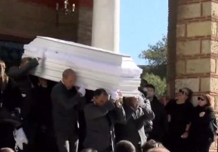 Νέα Πέραμος: Σε κλίμα οδύνης το τελευταίο «αντίο» στον 27χρονο που δολοφονήθηκε