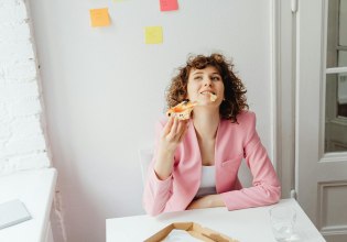 Lunch break: Τι μπορείς να πάθεις όταν το ξεχνάς;