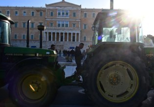 Αγρότες: Παρέμειναν τη νύχτα στο Σύνταγμα – Αποχωρούν το μεσημέρι με την υπόσχεση συνέχισης του αγώνα