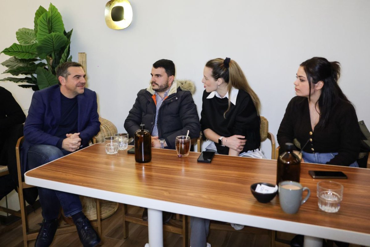 Αλέξη, «ανακοίνωσε το από τη Λάρισα τώρα, τρέλανέ μας!»