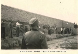 Το Υπουργείο Πολιτισμού κήρυξε μνημείο το σύνολο της συλλογής φωτογραφιών των 200 αγωνιστών της Καισαριανής