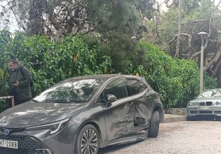 Κολωνάκι: Χειροπέδες σε τραγουδίστρια για οδήγηση υπό την επήρεια αλκοόλ – Ζημιές σε 5 ΙΧ