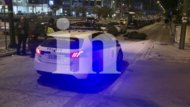 Τρομακτικό τροχαίο στη λεωφόρο Συγγρού: Σύγκρουση ΙΧ με μοτοσικλέτα – Χωρίς τις αισθήσεις του ο οδηγός της μηχανής