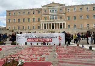 «Δικαιοσύνη τώρα»: Πανό για τα Τέμπη από τη Νέα Αριστερά στο μνημείο του Αγνώστου Στρατιώτη