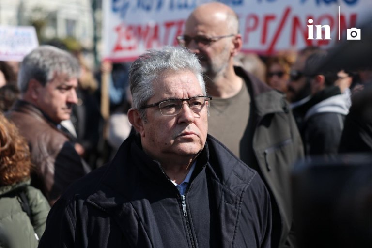 Στο Σύνταγμα ο Κουτσούμπας: Το πραγματικό δίλημμα είναι «ή τα κέρδη τους ή οι ζωές μας»