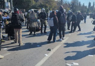 Στους δρόμους για «Δικαιοσύνη» τρία χρόνια μετά τα Τέμπη  – Ένταση στο Σύνταγμα