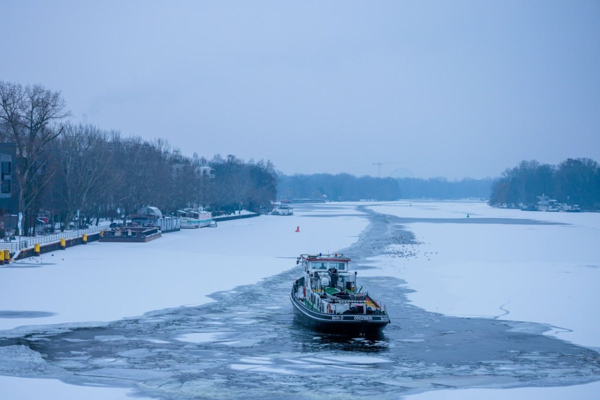 Στον πάγο το Βερολίνο – Πάγωσαν κανάλια και λίμνες – Προβλήματα στις μεταφορές