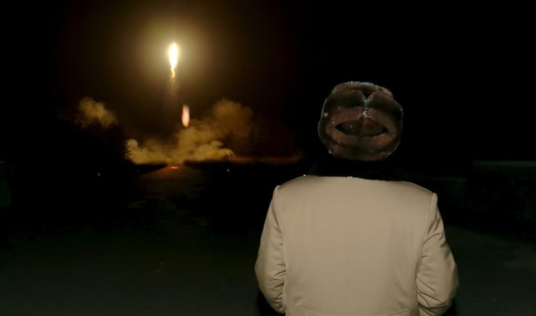 Βόρεια Κορέα: Ο Κιμ έδωσε εντολή να αυξηθούν τα αποθέματα σε πυρηνικά όπλα