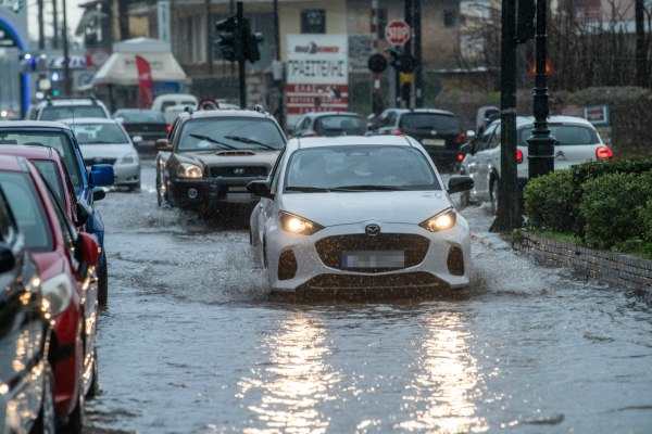 Επιμένει η κακοκαιρία και την Παρασκευή: Πού θα σημειωθούν ισχυρές καταιγίδες