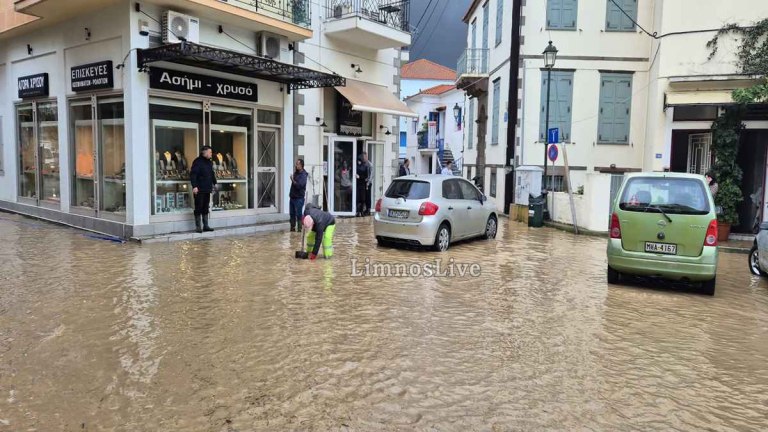 Λήμνος: Μετράει ζημιές η Μύρινα από τη σαρωτική κακοκαιρία – Ποτάμια οι δρόμοι, ζημιές σε σπίτια και καταστήματα