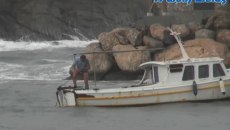 Αστυπάλαια: «Η βάρκα βουλιάζει» – Ψαράς πάλεψε με τα κύματα και τα 10 μποφόρ για να σώσει το καΐκι του