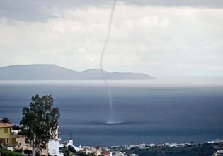 Εντυπωσιακό βίντεο: Υδροστρόβιλος σχηματίστηκε στη Ραφήνα