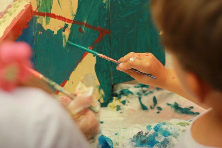 Έχεις τα χρώματα, έχεις τα πινέλα: Τα όνειρα και η ελπίδα «γεννιούνται» στο Μουσείο Νίκου Καζαντζάκη