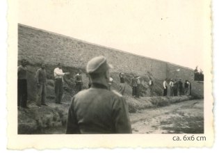 Οι ήρωες της Καισαριανής αποκτούν πρόσωπο και τρομάζουν τους δωσίλογους της νέας εποχής