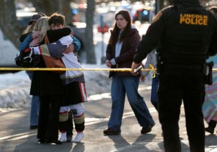 Ρόουντ Αϊλαντ: Τουλάχιστον 3 νεκροί από πυρά εν μέσω αγώνα χόκεϊ επί πάγου