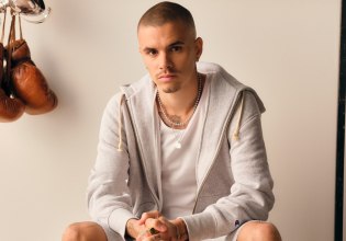 Το like που κάνει άνω κάτω τα αδέρφια Μπέκαμ – Ο Ρόμεο στηρίζει την άποψη «για όλα φταίει η Νίκολα Πελτζ»