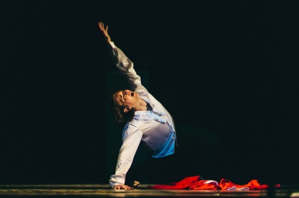Άλμα προς την Ελευθερία: Η παράσταση για τη ζωή του Ρούντολφ Νουρέγιεφ επιστρέφει στην Αθήνα