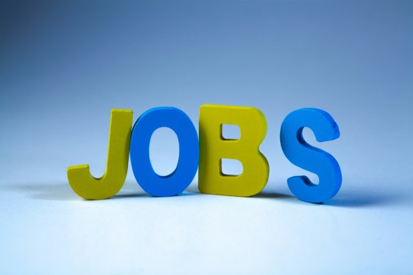 ΕΡΓΑΝΗ: Το 2025 έκλεισε με βροχή απολύσεων – Τι μας περιμένει το 2026