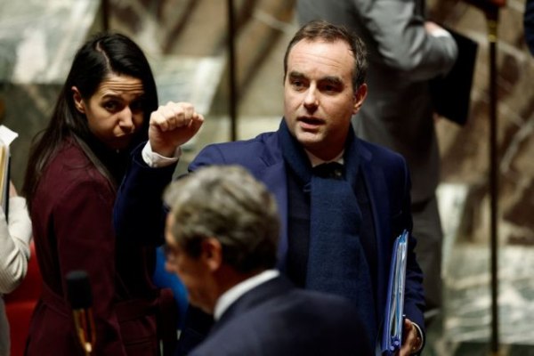 Γαλλία: Το Κοινοβούλιο απέρριψε δύο προτάσεις μομφής κατά της κυβέρνησης