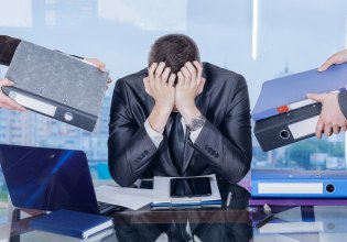 Εργασιακό burnout – Μύθοι και αλήθειες για το σύνδρομο που εξαντλεί πάνω από τρεις στους τέσσερις