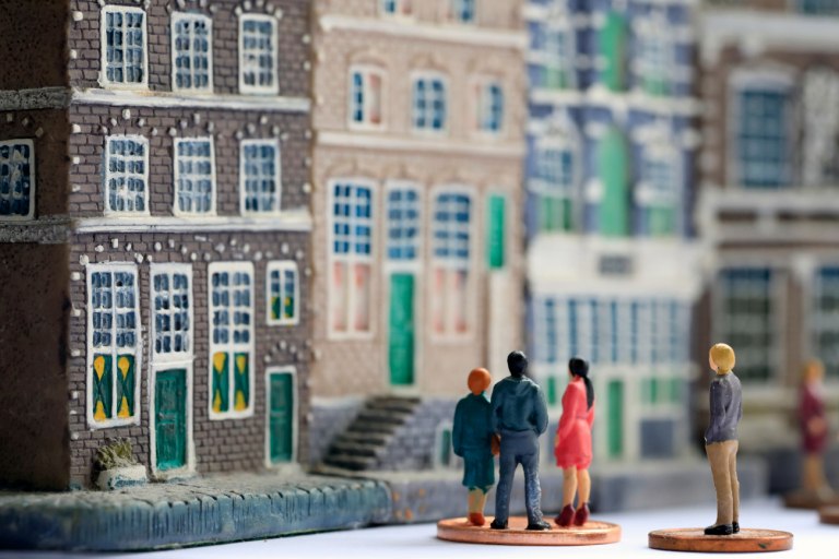 Η στεγαστική κρίση απειλεί τα θεμέλια της ευρωπαϊκής δημοκρατίας