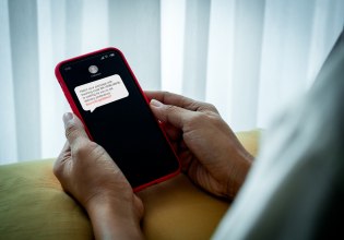 Νέα μεγάλη απάτη με SMS δήθεν από τα ΕΛΤΑ – Τι να προσέξετε
