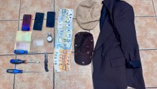 Εξαρθρώθηκε συμμορία που έκλεβε χρήματα από ΙΧ – Παρακολουθούσαν τους οδηγούς και έσκαγαν τα λάστιχα