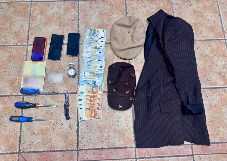 Εξαρθρώθηκε συμμορία που έκλεβε χρήματα από ΙΧ – Παρακολουθούσαν τους οδηγούς και έσκαγαν τα λάστιχα