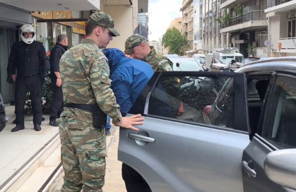Η ώρα της απολογίας για τον σμήναρχο – Έφτασε στο Αεροδικείο